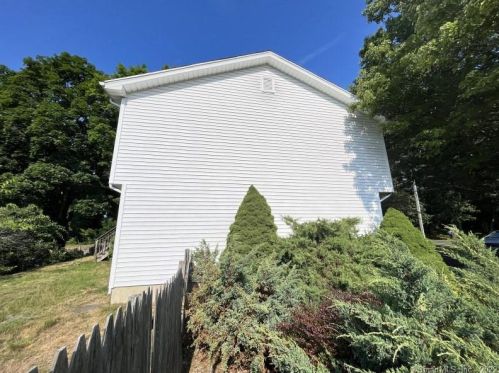 21 Burnham St, Hartford CT 06108-0010 exterior