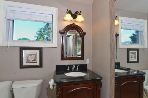 151 Allston Ave, Middletown RI 02842-5803 exterior