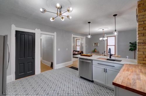 1418 Jenifer St, Madison WI  53703-3719 exterior