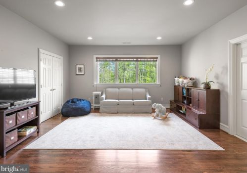 271 Blackburn Dr, Berwyn PA  19312-2801 exterior