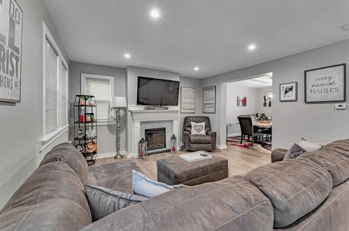 1323 Bellaire Pl, Pittsburgh PA  15226-1829 exterior