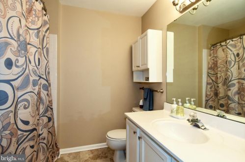 7458 Gadsby Sq, Alexandria VA 22315-5288 exterior