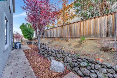 985 Rolling Wood Way, Concord CA 94521-5420 exterior