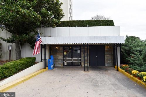 10401 Grosvenor Pl, Rockville MD  20852-4646 exterior