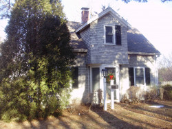 473 Grove St, Newton, MA 02462-1402