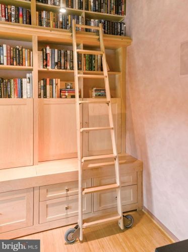 16 Arlive Ct, Rockville MD 20854-2978 exterior