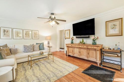 1056 Country Ln, Atlanta GA 30324-4519 exterior