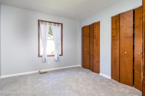 1225 Sandhill Dr, Dewitt MI 48820-9551 exterior