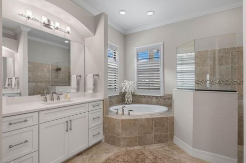 10070 Biscayne Bay Ln, Naples FL 34120-3754 exterior