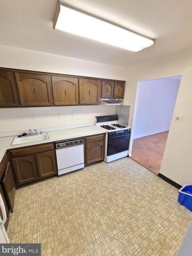 9900 Georgia Ave, Silver Spring MD  20902-5244 exterior