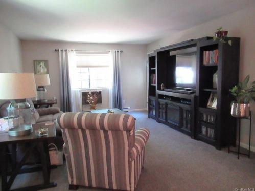 48 Brittany Dr, Middletown NY 10940-4251 exterior