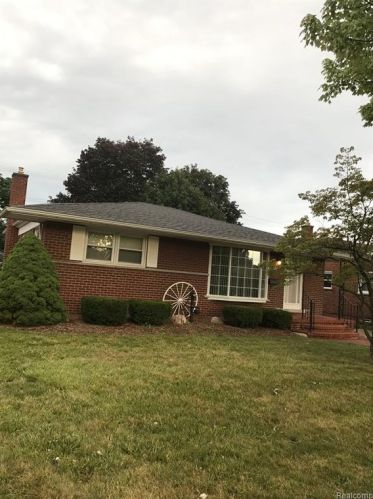 8652 Arnold St, Dearborn Heights MI  48127-1221 exterior