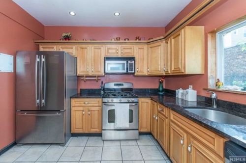 71 St, Union City NJ 07086-7101 exterior