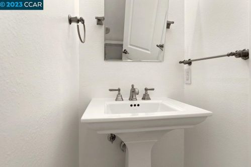 372 Camelback Rd, Concord CA  94523-1357 exterior