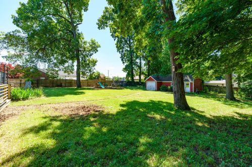 2206 Frst Dr, Kalamazoo MI 49002-6442 exterior