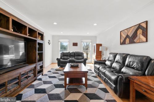 2 Granby Ct, Rockville MD 20855-1406 exterior