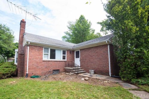 401 Montgomery St, New Brunswick, NJ 08904-2715