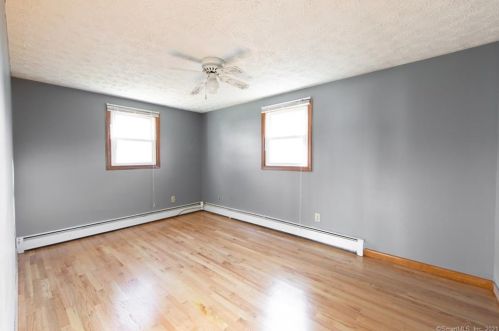 33 Tabor Rd, Enfield CT 06082-2056 exterior