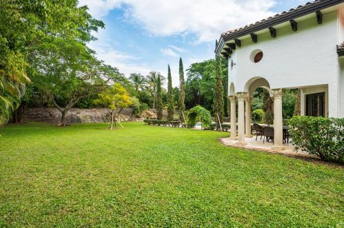 8060 Twin Lk Dr, Boca Raton FL 33496-1945 exterior