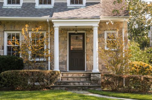 118 Shore Rd, Old Greenwich CT  06870-2214 exterior