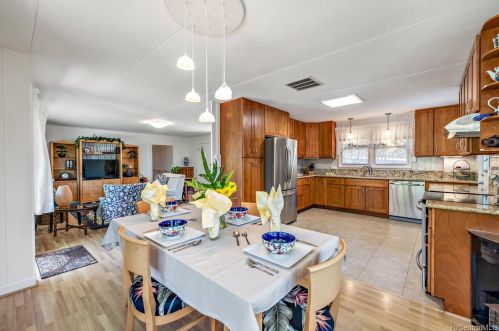 3588 Alani Dr, Honolulu, HI 96822-1412