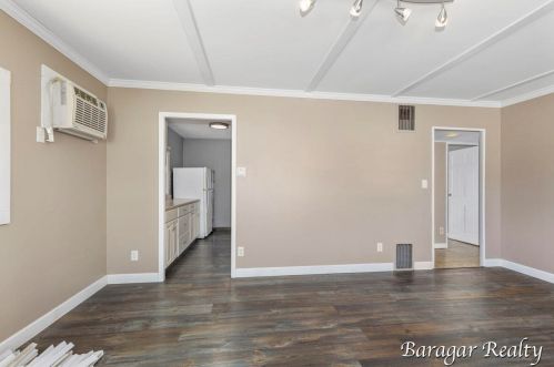 1340 Hollywood St, Grand Rapids MI 49505-3842 exterior