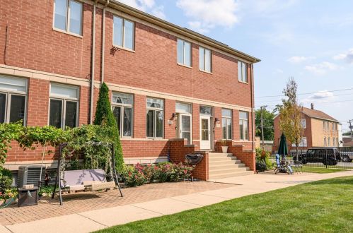 820 36th St, Chicago IL 60609-1591 exterior