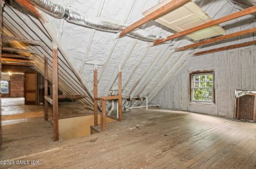 30 Brookridge Dr, Greenwich CT 06830-4830 exterior