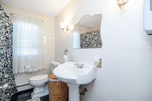 65 Arthur St, Springfield MA 01104-2218 exterior