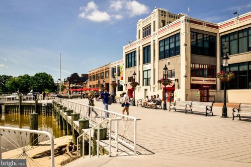 720 Bracey Ln, Alexandria VA  22314-6245 exterior