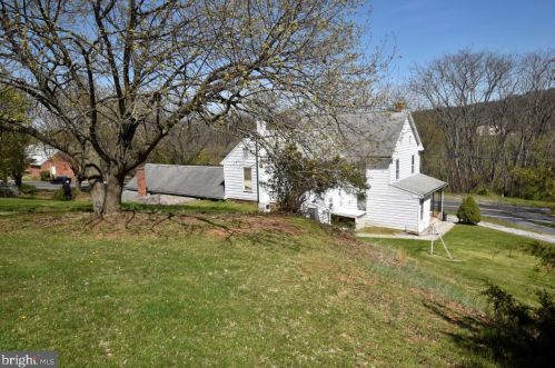 795 Abbottstown Pike, Hanover PA 17331-8235 exterior