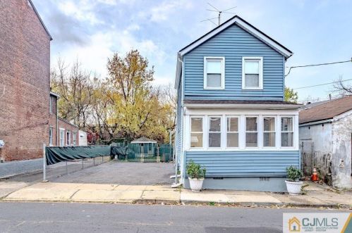 17 Middle Rose St, Trenton NJ  08618-3803 exterior