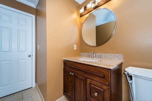 334 Maple Ave, Uncasville CT 06382-2018 exterior