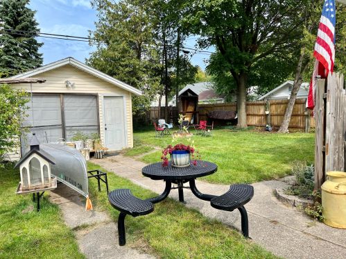 1172 Dale Ave, Meskegon MI 49441-2209 exterior