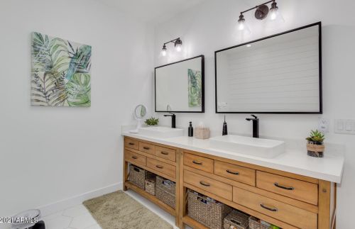 4013 49 Pl, Phoenix AZ 85018-2965 exterior