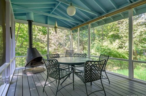 5 Huckleberry Dr, Norwalk CT 06850-1703 exterior