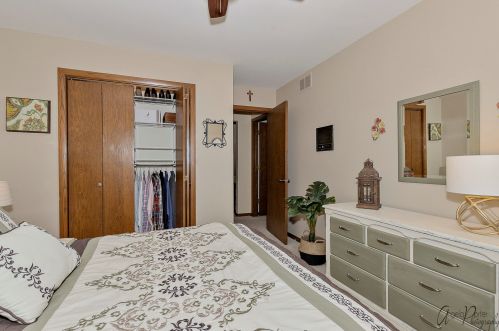 2041 Alta Vis Dr, Waukegan IL 60087-4058 exterior