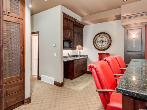 8616 Cima Dr, Sandy UT 84093-7060 exterior