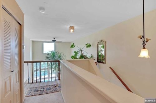 315 Livingston Ct, Edgewater NJ 07020-1639 exterior