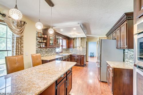 48 Morgan Ln, Bridgewater NJ 08807-3008 exterior