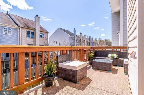 7041 Chesley Search Way, Alexandria VA 22315-4754 exterior