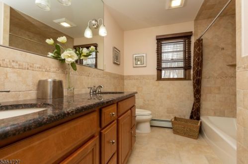 8 Benedict Cres, Parsippany, NJ 07834-9602