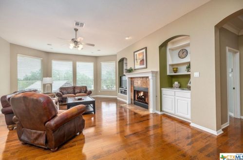 385 Mystic Pkwy, Spring Branch TX 78070-5267 exterior