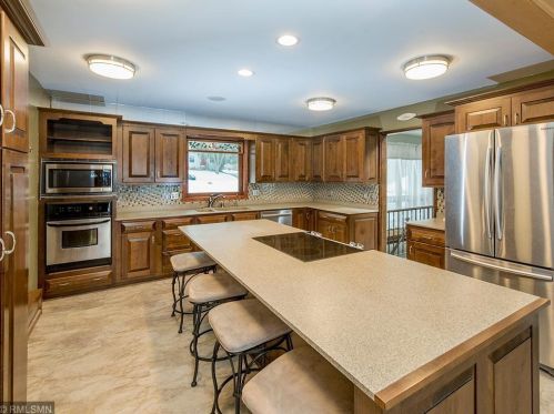 520 Glenbrook Ave, Saint Paul MN 55128-6505 exterior