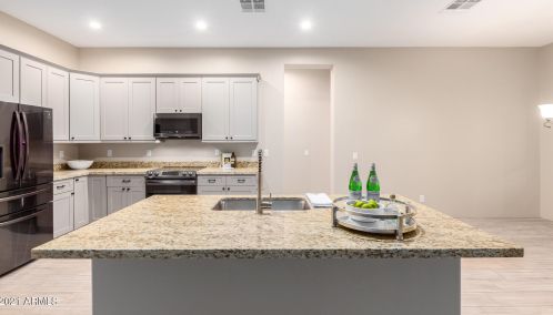 44829 3 St, Phoenix AZ 85004-2071 exterior