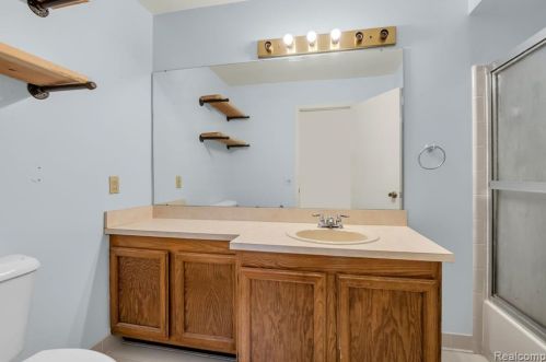 287 Mdw Brg Dr, Rochester MI 48307-3051 exterior