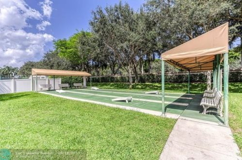 7948 Lando Ave, Boynton Beach FL 33437-6359 exterior