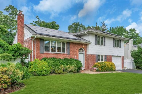 19 Rosalie Pl, Commack, NY 11725-3300