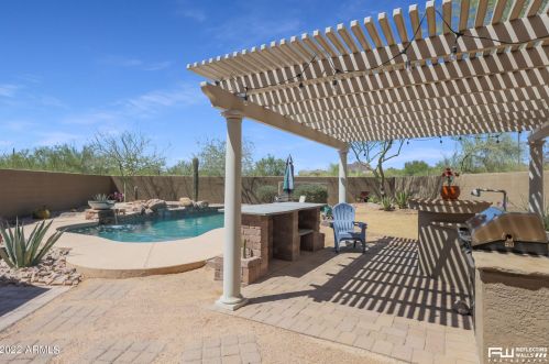 3882 Ashton Dr, Phoenix AZ 85086-2774 exterior