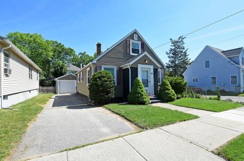 89 Sandringham Ave, Providence, RI 02908-2353